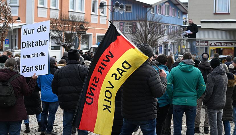 Viele in Ostdeutschland sind nicht zufrieden mit dem Funktionieren der Demokratie. (Archivbild) Viele in Ostdeutschland sind nicht zufrieden mit dem Funktionieren der Demokratie. (Archivbild)