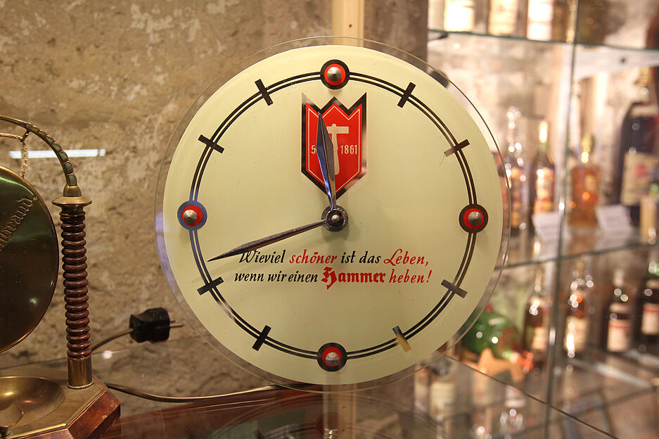 Nach dem Zweiten Weltkrieg avancierte Hammer zur Kult-Marke. Mit flotten Spr&uuml;chen machte die Firma Werbung. &ldquo;Wieviel sch&ouml;ner ist das Leben, wenn wir einen Hammer heben!&rdquo;, wurde zum gefl&uuml;gelten Wort.