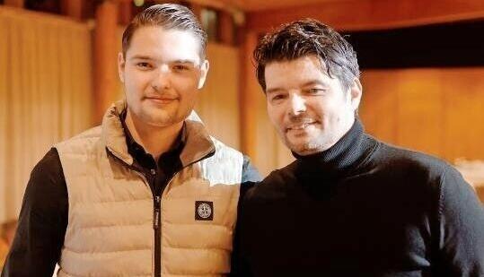 Einer-Weltmeister Emilio (l.) und Papa Jos&eacute; Arellano. Einst bringt er Nachbar Serafin Schefold zum Kunstradfahren.