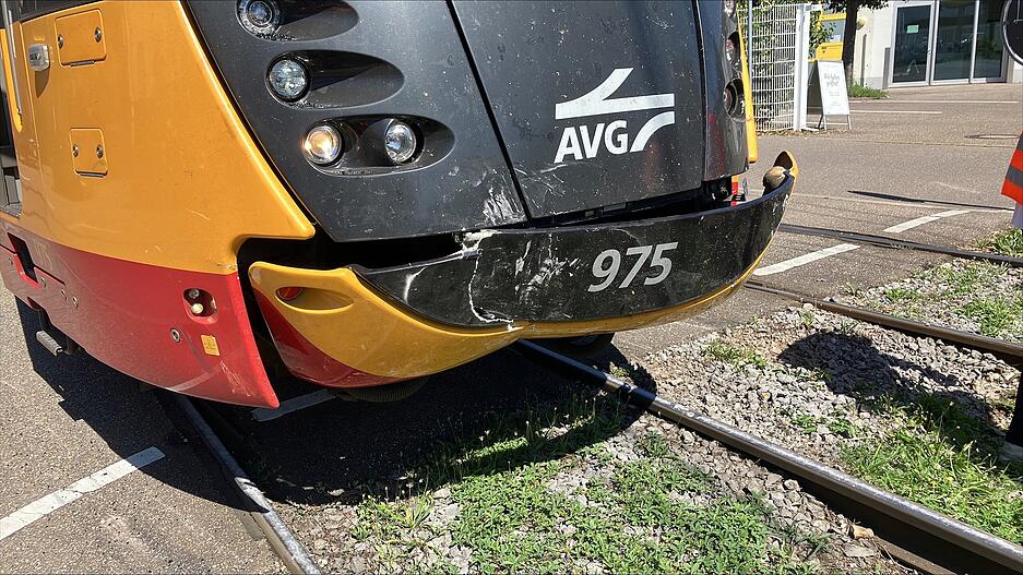 Die Stadtbahnlinien S41 und S42 werden wegen des Unfalls umgeleitet. Die Stadtbahnlinien S41 und S42 werden wegen des Unfalls umgeleitet.