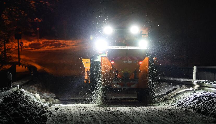 Der Winterdienst war an vielen Orten im Gro&szlig;einsatz.