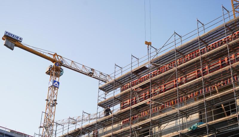 Wohnungsbau in Berlin: &Uuml;berdurchschnittlich stark haben sich Zimmer- und Holzbauarbeiten verteuert.