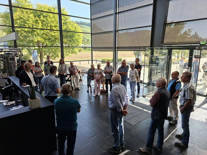 Empfangen werden sie von Gerhard Pfaff und  Lars Gerstner.