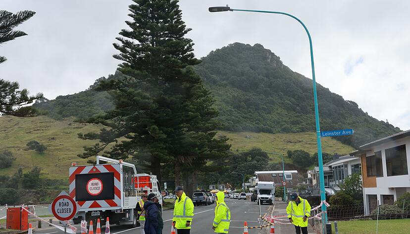 Die Suche nach den Vermissten wurde auch in der Nacht fortgesetzt.