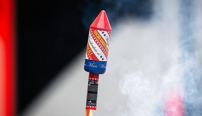 Die brennende Rakete besch&auml;digte in der Wohnung lediglich M&ouml;bel. (Symbolbild)