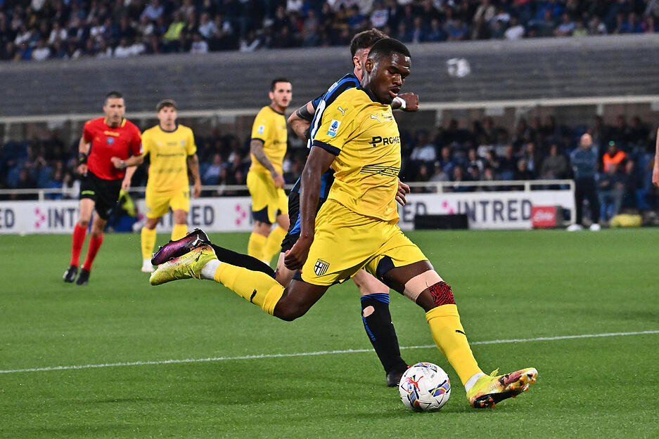 Ange-Yoan Bonny steht wohl beim VfB Stuttgart auf dem Zettel. Der Stürmer steht derzeit bei Parma Calcio unter Vertrag.