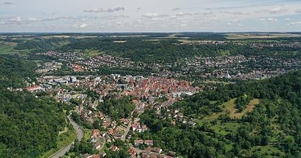 Der Mietspiegel gilt nur für Mietwohnungen und vermietete Häuser auf dem nicht preisgebundenen Wohnungsmarkt im Wohnflächenbereich zwischen 30 und 150 Quadratmeter in Künzelsau und allen Stadtteilen. Der Mietspiegel gilt nur für Mietwohnungen und vermietete Häuser auf dem nicht preisgebundenen Wohnungsmarkt im Wohnflächenbereich zwischen 30 und 150 Quadratmeter in Künzelsau und allen Stadtteilen.