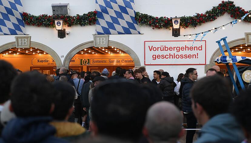 Manche Gäste standen beim Oktoberfest vor verschlossenen Türen. Manche Gäste standen beim Oktoberfest vor verschlossenen Türen.