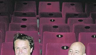 Hatten im Juli einen guten Start in K&uuml;nzelsau: die frisch gebackenen Kinobesitzer Martin Buck und Nenad Tomasinjak. (Foto: Matthias Stolla)