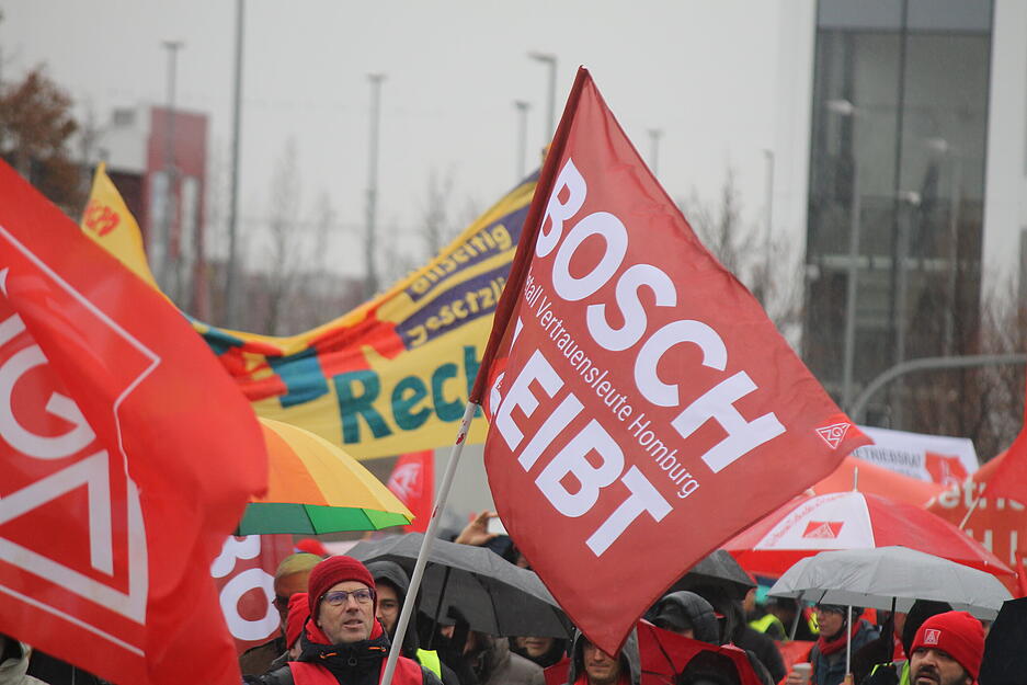 Großdemo in Waiblingen: Mitarbeiter protestieren gegen drohende Bosch-Werkschließung