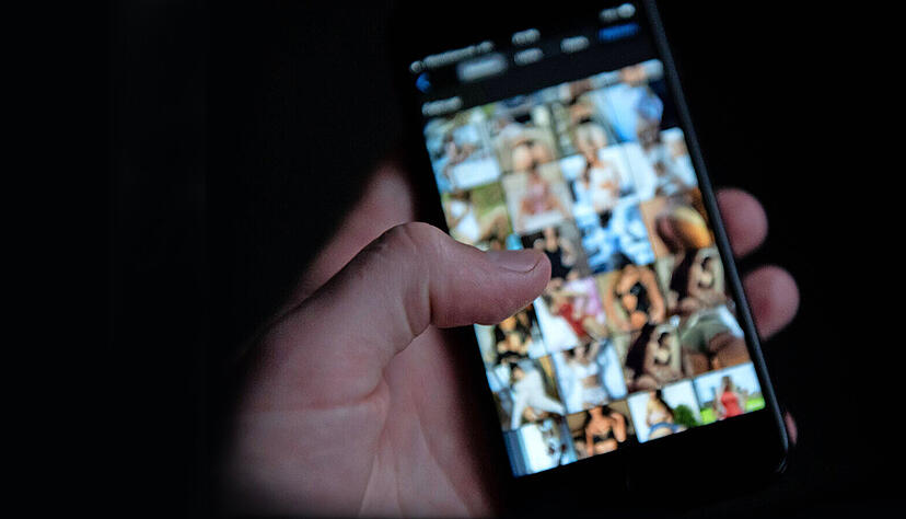 Die Polizei hat im Stadt- und Landkreis Heilbronn insgesamt 14 Wohnungen wegen des Verdachts der Kinderpornografie durchsucht. Die Polizei hat im Stadt- und Landkreis Heilbronn insgesamt 14 Wohnungen wegen des Verdachts der Kinderpornografie durchsucht.