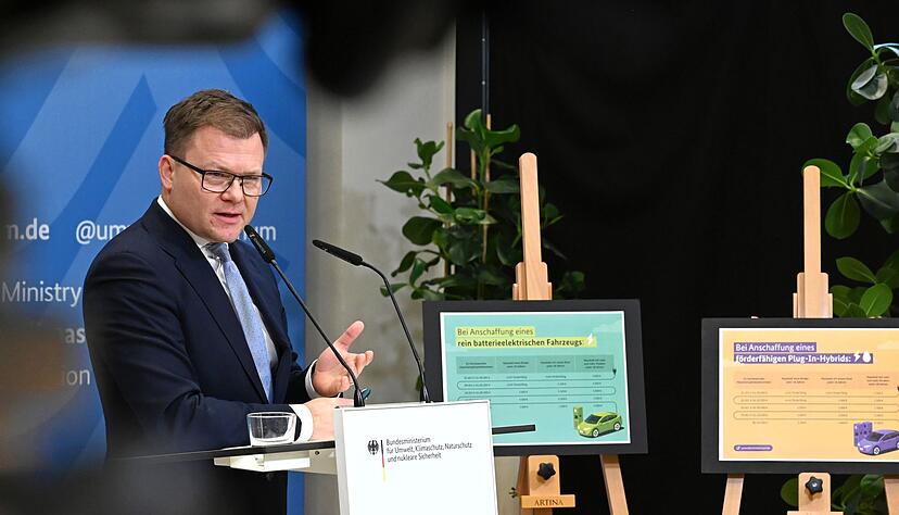 Bundesumweltminister Carsten Schneider (SPD) stellt Details zu der neuen Elektroauto-Kaufprämie vor. Bundesumweltminister Carsten Schneider (SPD) stellt Details zu der neuen Elektroauto-Kaufprämie vor.
