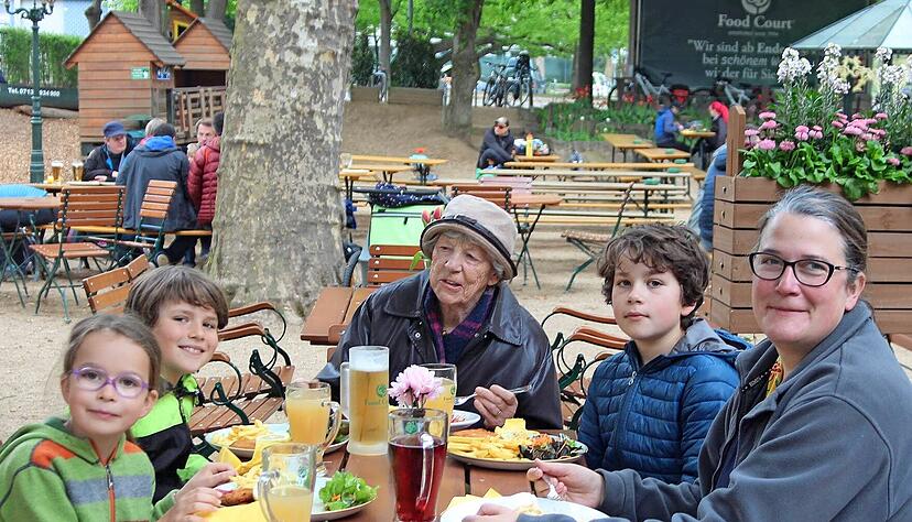 Das Young- und Oldtimertreffen des Motorsportclubs Heilbronn auf dem Gelände der WG Heilbronn zog viele Menschen an.
Foto: Mario Berger