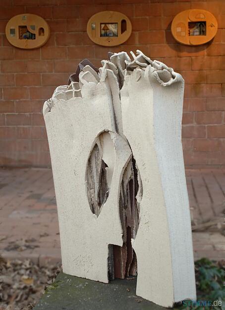 2007: Schlichte und poetische Keramikarbeiten stellt Lee Babel in ihrer Werkstattgalerie in der Heilbronner Nordstadt aus.