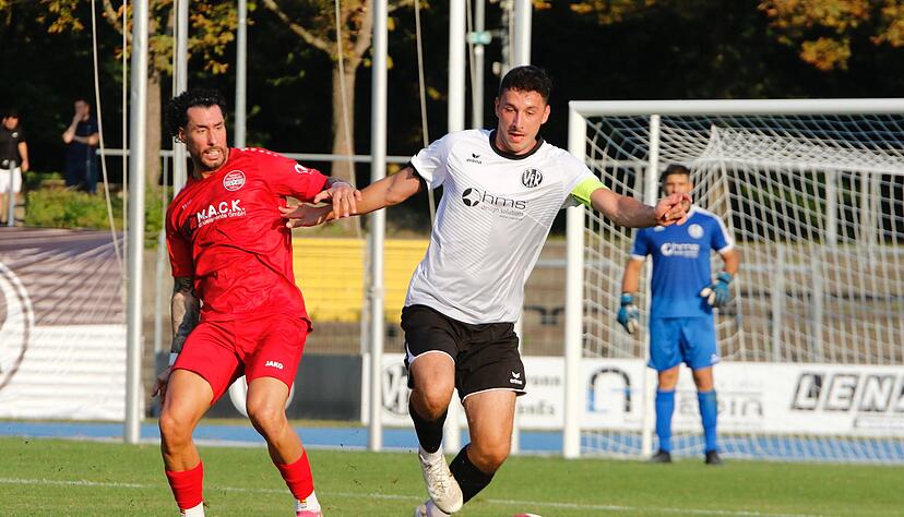 Scheint gegen den VfR Heilbronn eine eingebaute Torgarantie zu haben: Cristian Giles Sanchez (links) von Türkspor Neckarsulm. Scheint gegen den VfR Heilbronn eine eingebaute Torgarantie zu haben: Cristian Giles Sanchez (links) von Türkspor Neckarsulm.