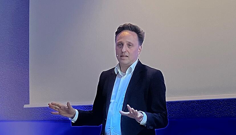 Ammar Alkassar, Vorstand des Govtech Campus Deutschland, bei seinem Vortag im Heilbronner Haus der Wirtschaft.