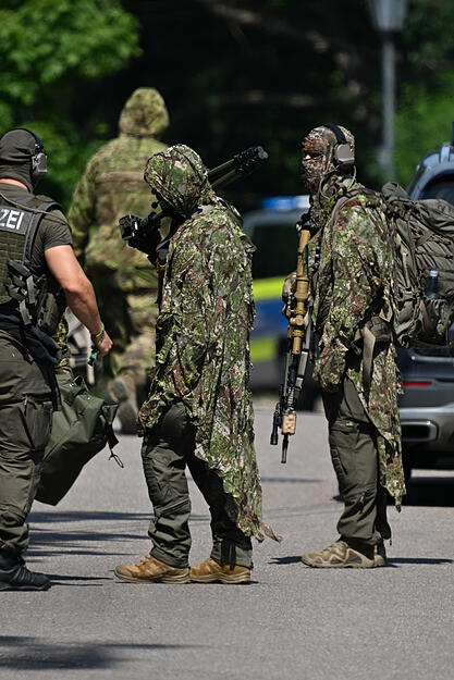 Die Polizei ist in Rosengarten (Landkreis Schwäbisch Hall) zu einem größeren Einsatz ausgerückt. Die Polizei ist in Rosengarten (Landkreis Schwäbisch Hall) zu einem größeren Einsatz ausgerückt.