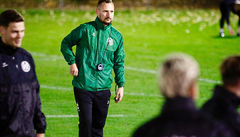 Der neue VfR-Trainer Manuel Fischer wartet nach zwei Punktspiel-Niederlagen noch auf sein erstes Erfolgserlebnis. Der neue VfR-Trainer Manuel Fischer wartet nach zwei Punktspiel-Niederlagen noch auf sein erstes Erfolgserlebnis.