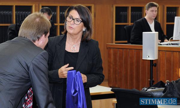 ... die ihr Geld auch mit Einbr&uuml;chen und &Uuml;berf&auml;llen verdiente.