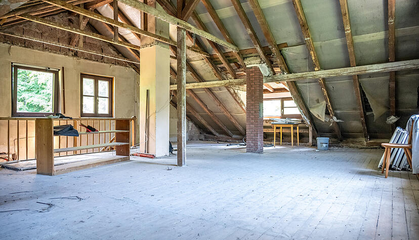 Bei den Umbauarbeiten im Naturfreundehaus, die vor allem dem Brandschutz dienten, wurden auch die oberen Schlafsäle entkernt. Hier soll 2027 eine Pächterwohnung eingebaut werden. Bei den Umbauarbeiten im Naturfreundehaus, die vor allem dem Brandschutz dienten, wurden auch die oberen Schlafsäle entkernt. Hier soll 2027 eine Pächterwohnung eingebaut werden.