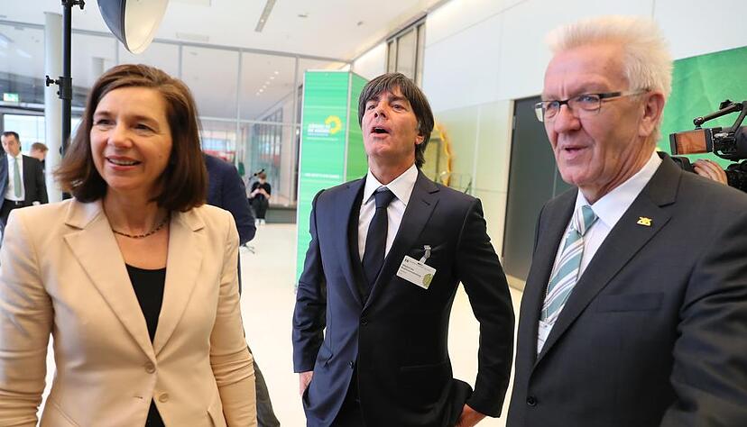 Die Fraktionsvorsitzende der Gr&uuml;ne, Katrin G&ouml;ring-Eckardt, der Trainer der deutschen Fu&szlig;ball Nationalmannschaft, Jogi L&ouml;w und der baden-w&uuml;rtembergische Ministerpr&auml;sident Winfried Kretschmann bei der Bundesversammlung in Berlin.