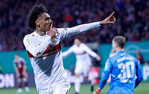 Stuttgarts Matchwinner Enzo Millot bejubelt sein Tor.