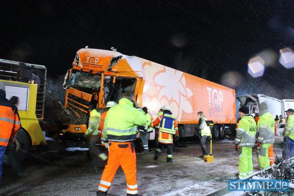 Aufräumarbeiten nach A6-Unfall | 20.02.