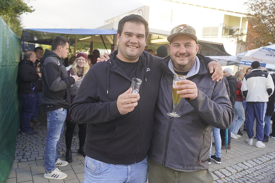 Besucher der Kupferzeller Kärwe wird neben Essenangeboten auch einiges auf dem Krämermarkt und dem Vergnügungspark am Marktplatz geboten.
