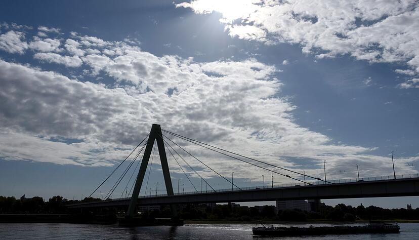 Mit dem meteorologischen Herbstbeginn am Montag sollen sich auch die Wolken verdichten. Mit dem meteorologischen Herbstbeginn am Montag sollen sich auch die Wolken verdichten.