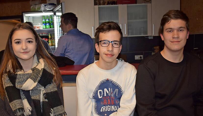 Yasmin Poturak, Georgios Gounaris und Philipp Carle (v.l.) erinnern sich gut, wie viel Leben im Jugendhaus war. Sie freuen sich, dass diese Zeiten mit Roland Schneider zur&uuml;ckkehren sollen.
Fotos: Torsten B&uuml;chele/Tamara Ludwig