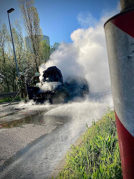 F&uuml;r eines der Fahrzeuge kam jede Hilfe zu sp&auml;t.