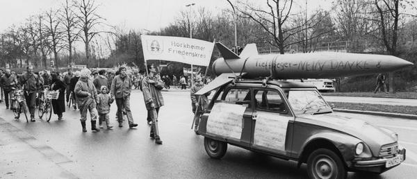 Nur knapp 500 Teilnehmer finden sich zum Ostermarsch 1989 ein.