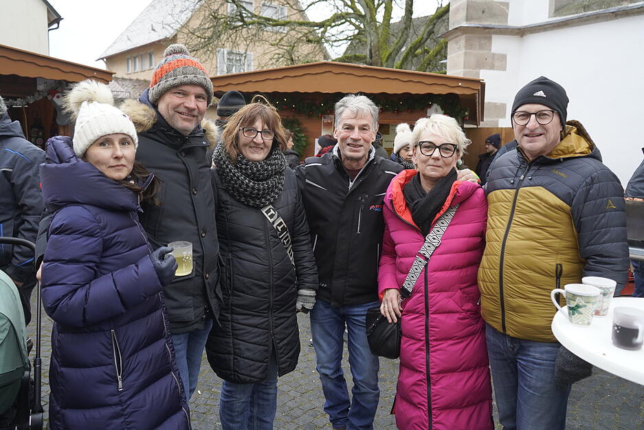 Weihnachtsmarkt am Waldenburger Schloss strahlt in hellen Lichtern Weihnachtsmarkt am Waldenburger Schloss strahlt in hellen Lichtern