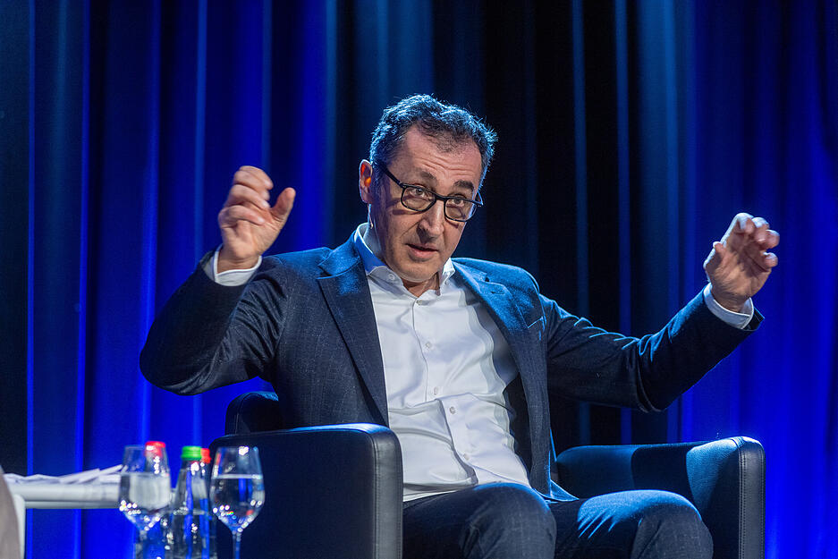 Cem &Ouml;zdemir will als Spitzenkandidat der Gr&uuml;nen Winfried Kretschmann auf den Posten des Ministerpr&auml;sidenten folgen.