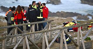 Zwei Tage nach dem Einsturz eines Holzstegs an der K&uuml;ste der spanischen Region Kantabrien ist die letzte Vermisste tot gefunden worden. Die Zahl der Todesopfer des Ungl&uuml;cks vom Dienstag steigt damit auf sechs. Nur eine Frau &uuml;berlebte.