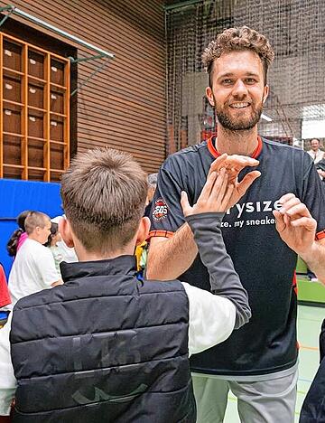 In der Hinrunde schmerzlich vermisst, in der R&uuml;ckrunde wieder bei den Fans beliebter Punktegarant: Kapit&auml;n Simon Schmitz.