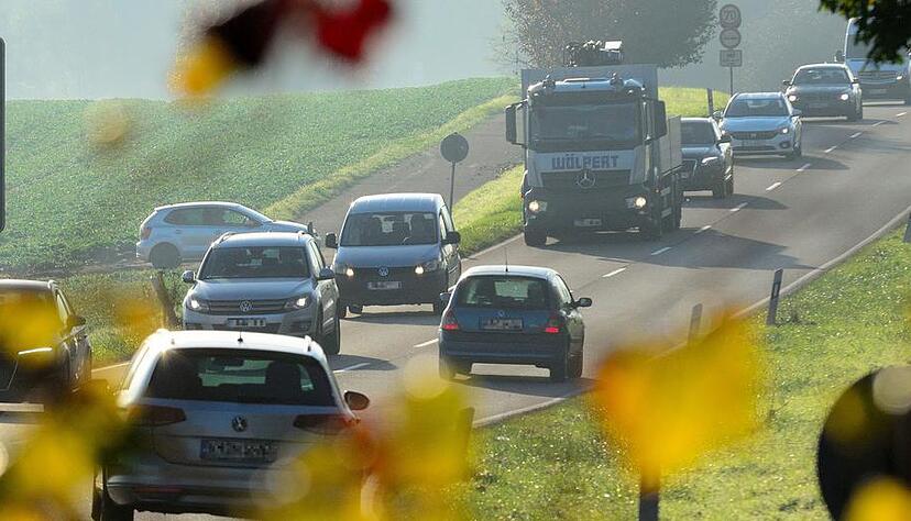 Von Erlenbach her bewegt sich jeden Morgen eine Kolonne an Fahrzeugen, die hier häufig auch ins Stocken gerät. In der Regel sitzt in jedem Auto eine einzige Person. Das soll sich ändern.
Fotos: Christian Gleichauf