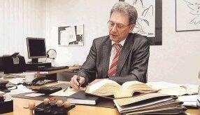 Richter und Verwaltungschef in einer Person: Für Harald Heydlauf macht dieser Mix den Reiz seiner Arbeit aus.Foto: Dittmar Dirks Richter und Verwaltungschef in einer Person: Für Harald Heydlauf macht dieser Mix den Reiz seiner Arbeit aus.Foto: Dittmar Dirks