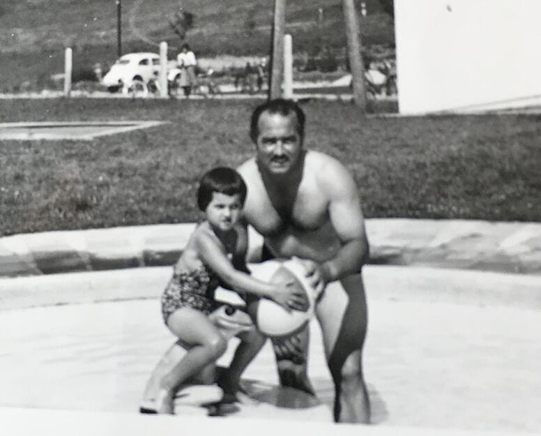 Es war eine schöne Zeit im Urlaub in Breitenbrunn in der Oberpfalz Anfang der 60er Jahre. Hier bei einem Besuch im dortigen Freibad mit meinem Vater.