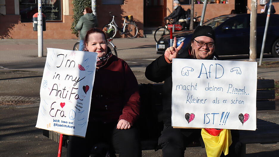 In Mannheim haben sich Tausende Menschen zu einer Kundgebung gegen Rechts versammelt.