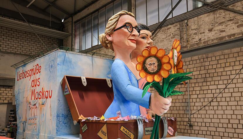 Dieser Motivwagen soll beim diesj&auml;hrigen Rosenmontagszug in K&ouml;ln die Jecken erheitern.