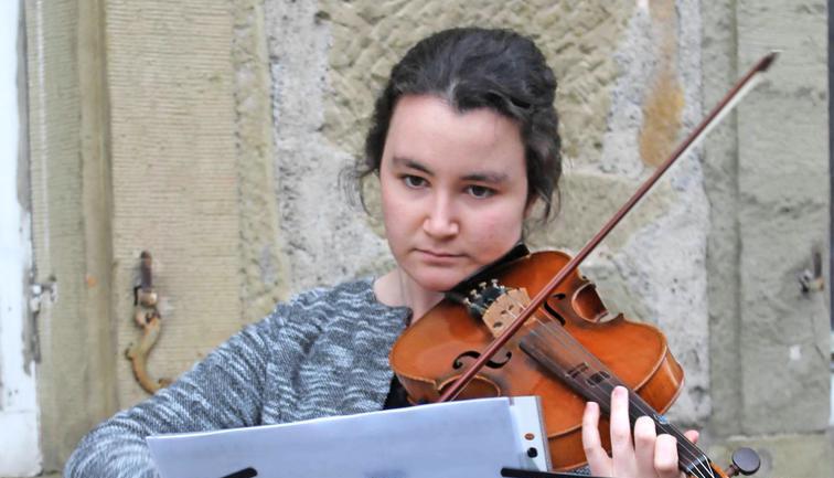 Philina Wulf von der Richard-von-Weizsäcker-Schule umrahmte mit der Geige.