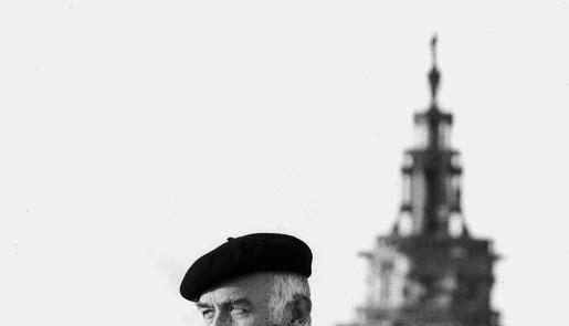 Zusammengestellt von Archiv und Dokumentation der Heilbronner Stimme
Seit 1950 begleitet Hermann Eisenmenger das regionale Zeitgeschehen als erster Pressefotograf der Heilbronner Stimme. Mit diesem Auszug aus seinem fotografischen Nachlass zeigen wir bemerkenswerte Bildmotive der letzten 40 Jahre. Zusammengestellt von Archiv und Dokumentation der Heilbronner Stimme
Seit 1950 begleitet Hermann Eisenmenger das regionale Zeitgeschehen als erster Pressefotograf der Heilbronner Stimme. Mit diesem Auszug aus seinem fotografischen Nachlass zeigen wir bemerkenswerte Bildmotive der letzten 40 Jahre.