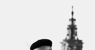 Zusammengestellt von Archiv und Dokumentation der Heilbronner Stimme 

Seit 1950 begleitet Hermann Eisenmenger das regionale Zeitgeschehen als erster Pressefotograf der Heilbronner Stimme. Mit diesem Auszug aus seinem fotografischen Nachlass zeigen wir bemerkenswerte Bildmotive der letzten 40 Jahre.