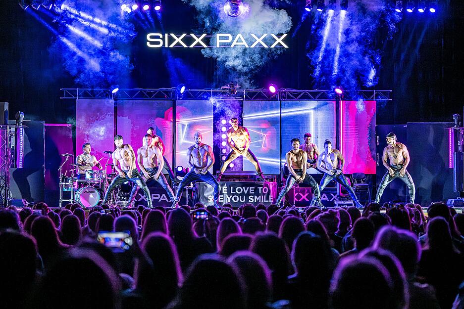 Die Sixx Paxx mit einer "verführerischen Performance" in der Heilbronner Harmonie. Die Sixx Paxx mit einer "verführerischen Performance" in der Heilbronner Harmonie.