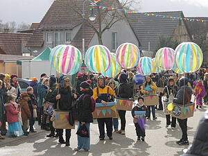 &bdquo;Ich heb&rsquo; ab&ldquo;, hie&szlig; es bei den Gymnastikfrauen des TSV Niederhofen. Als bunte Ballons zogen sie durch die Gassen des Schwaigerner Teilorts.