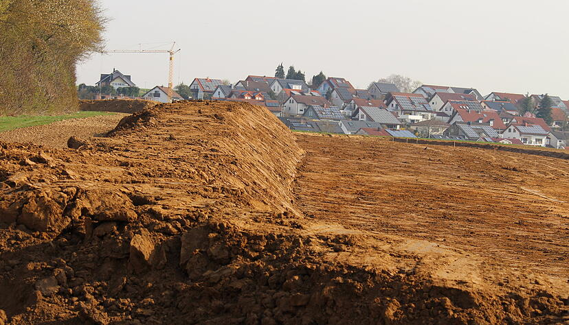 Die Vorarbeiten f&uuml;r die Verlegung der Erdgasleitung sind im Landschaftsbild deutlich wahrnehmbar - hier bei Bad Rappenau-Bonfeld.