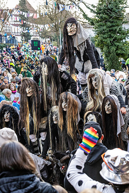 Schaurige Hexen, zwielichtige Dämonen und gruselige Böcke machten am Samstag in Brackenheim den Auftakt der Fasnetsumzüge im Raum Heilbronn.