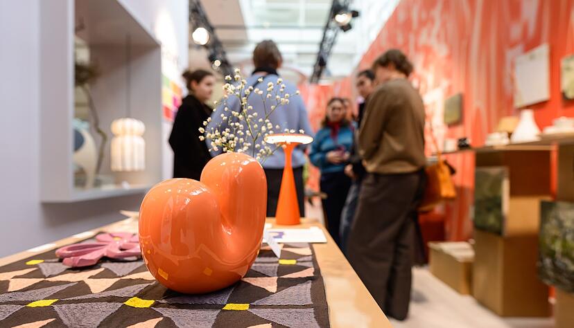 Derzeit viel zu sehen: die Farbe Orange. Hier ein Beispiel von der Trendschau der Messe Ambiente 2026.