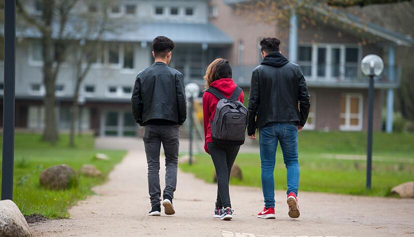 Syrische Gefl&uuml;chtete auf dem Schulweg. (Archivfoto aus Niedersachsen)